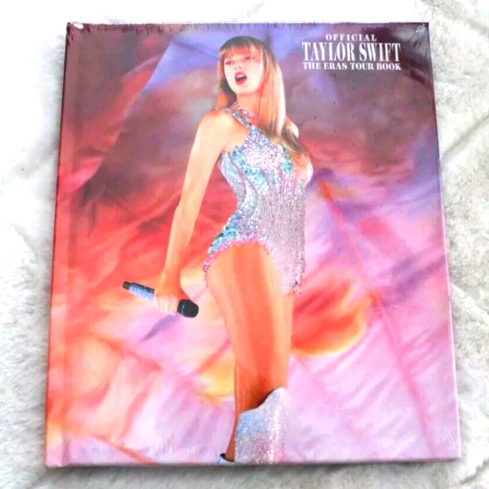 Taylor Swift The Eras Tour Book- Target Exclusive - SAME DAY SHIP‼️